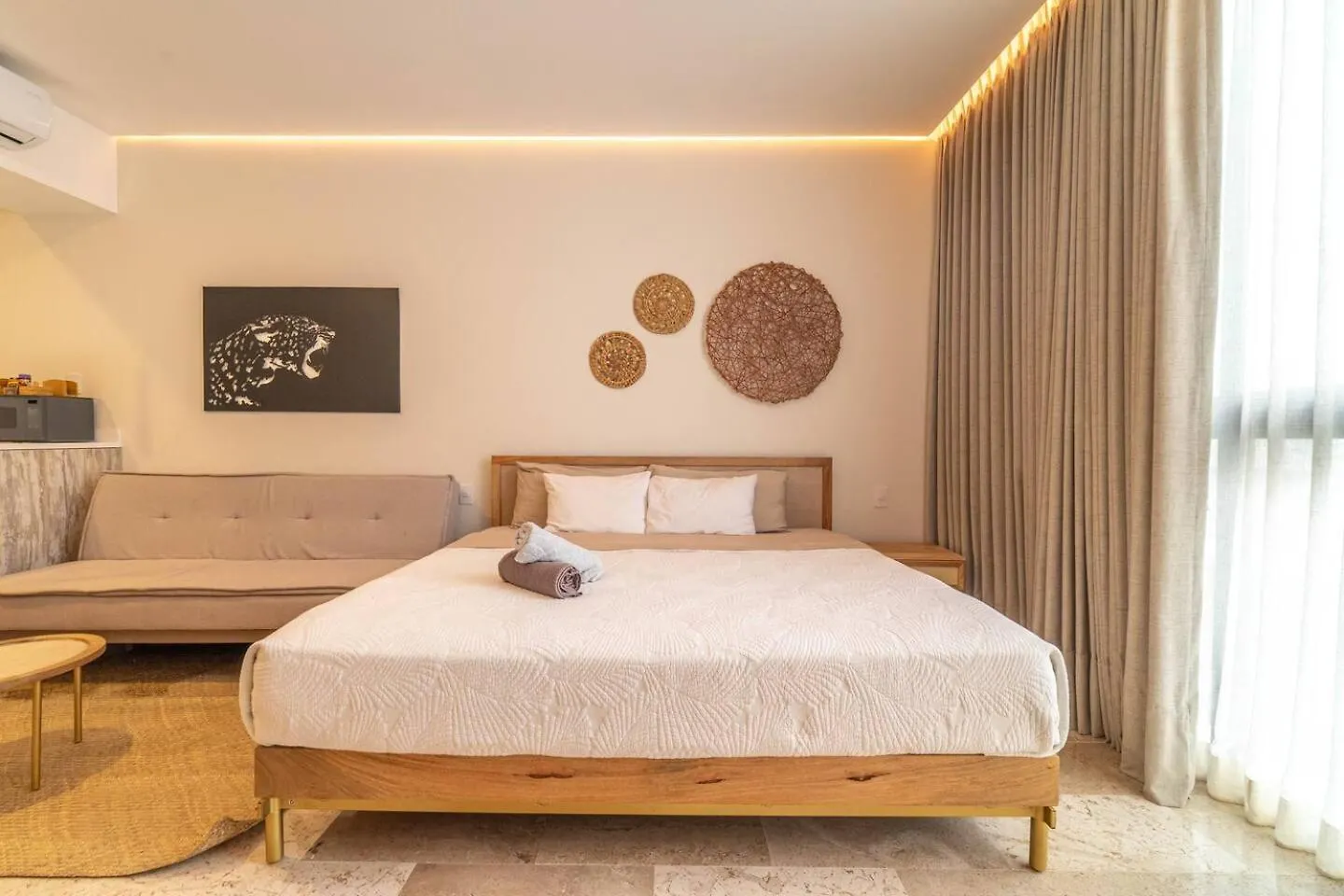 Stylish Boho Studio With Rooftop Pool location